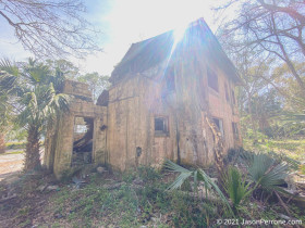 abandoned-house-eastpoint-florida-6
