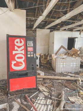 abandoned-joe-taranto-seafood-co-3-10-2021-4