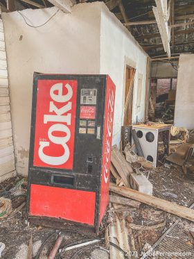 abandoned-joe-taranto-seafood-co-3-10-2021-5