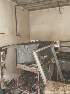 abandoned-joe-taranto-seafood-co-3-10-2021-7