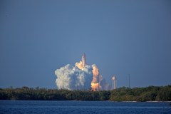 STS-133-Space-Shuttle-Discovery-Liftoffd-2500