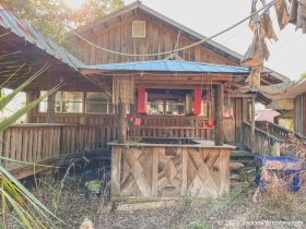 abandoned-wicked-willies-restaurant-carrabelle-florida-10